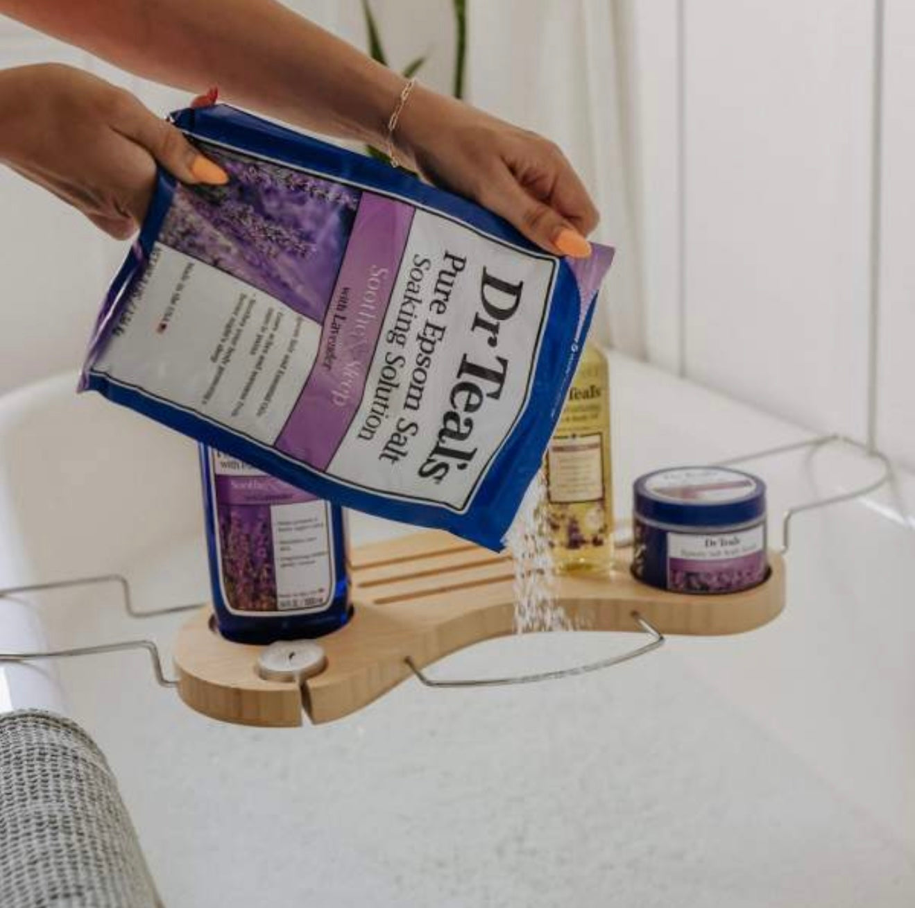 Dr Teal's Epsom Salt Magnesium Soak - Soothe & Sleep with Lavender